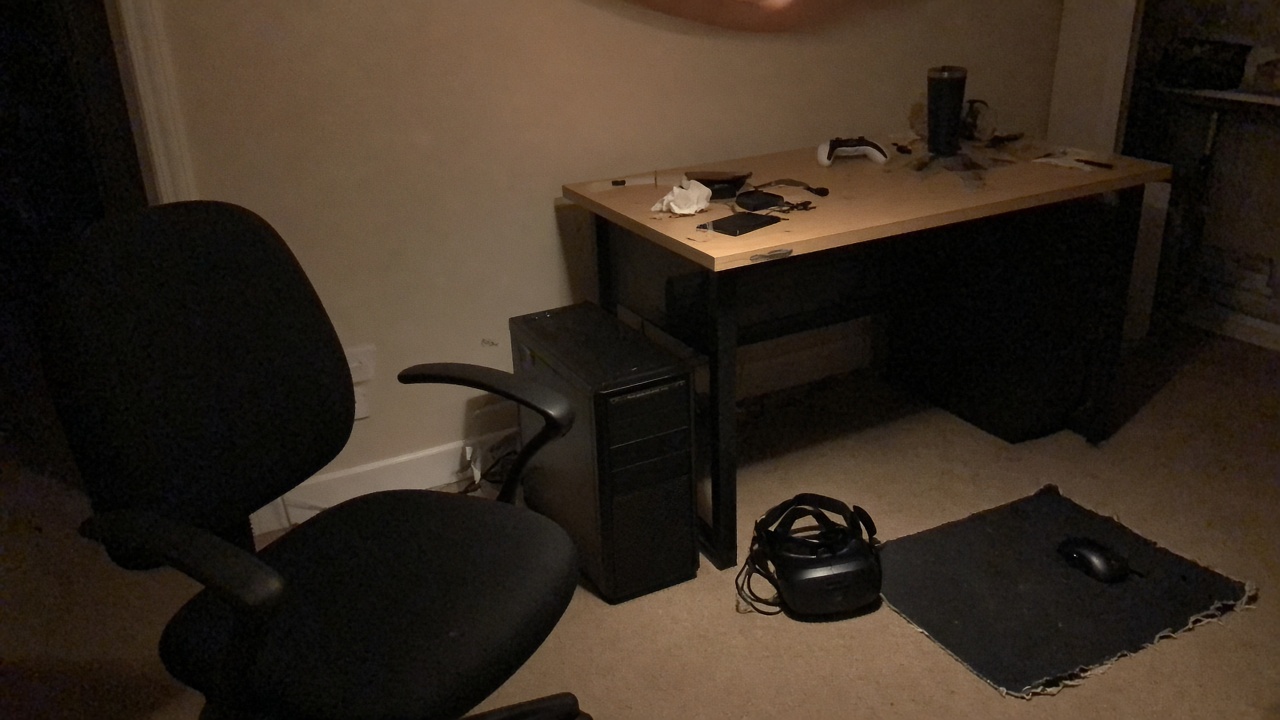 A normal messy VR desk